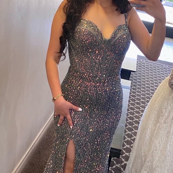 Size 4 Cinderella Divine Sequins Prom Dress - Picture 7 of 10